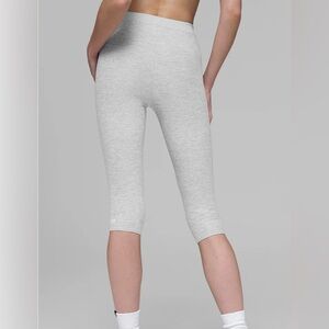 ALO Alosoft High-Waist Iconic 90's Capri